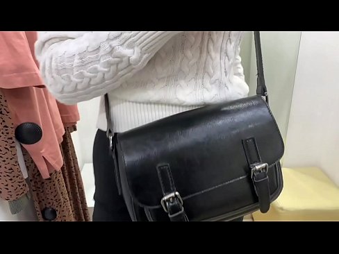 ❤️ Masturbasyon piblik nan jenn femèl FeralBerry ak yon gode nan sal la Fitting ❤️ Super sèks nan ht.nastypornpics-com.ru ﹏